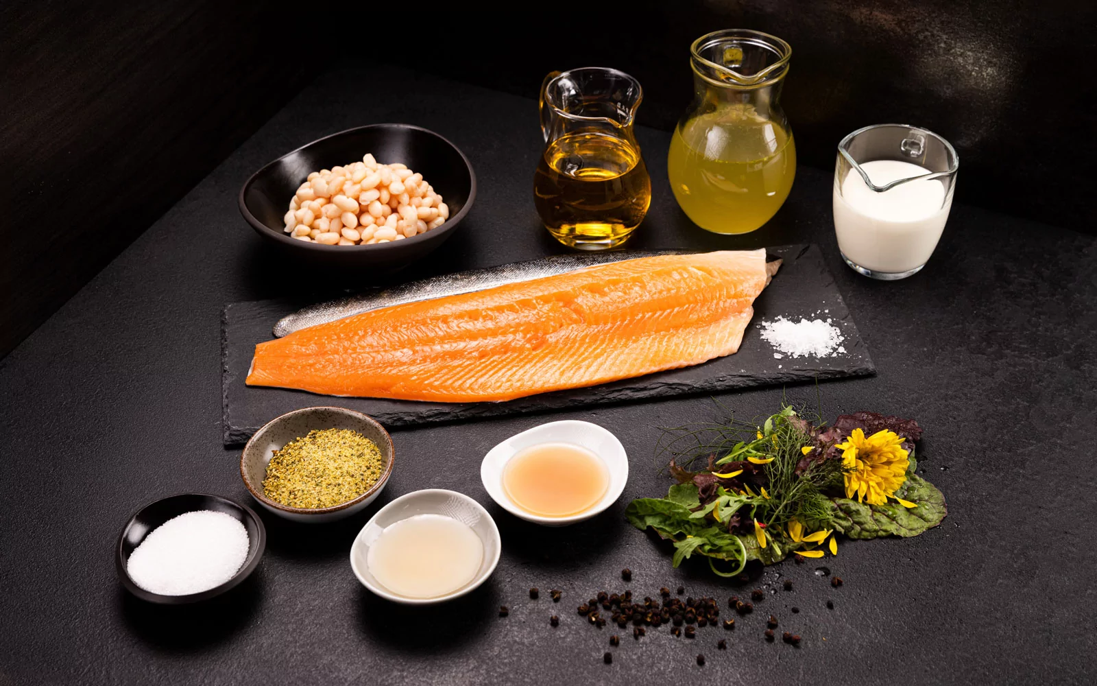 Zutaten: Gebratenes Seesaiblingfilet auf weißem Bohnenpüree