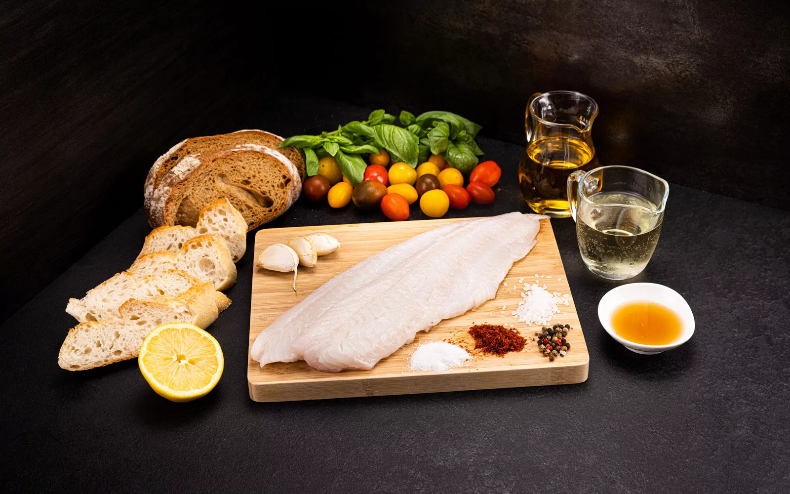 Zutaten: Kabeljaufilet im Tomaten-Basilikum-Weißweinsud Zutaten: Kabeljaufilet im Tomaten-Basilikum-Weißweinsud